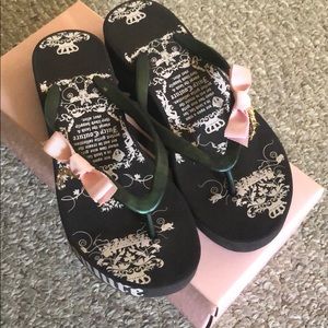 Juicy couture flip flops